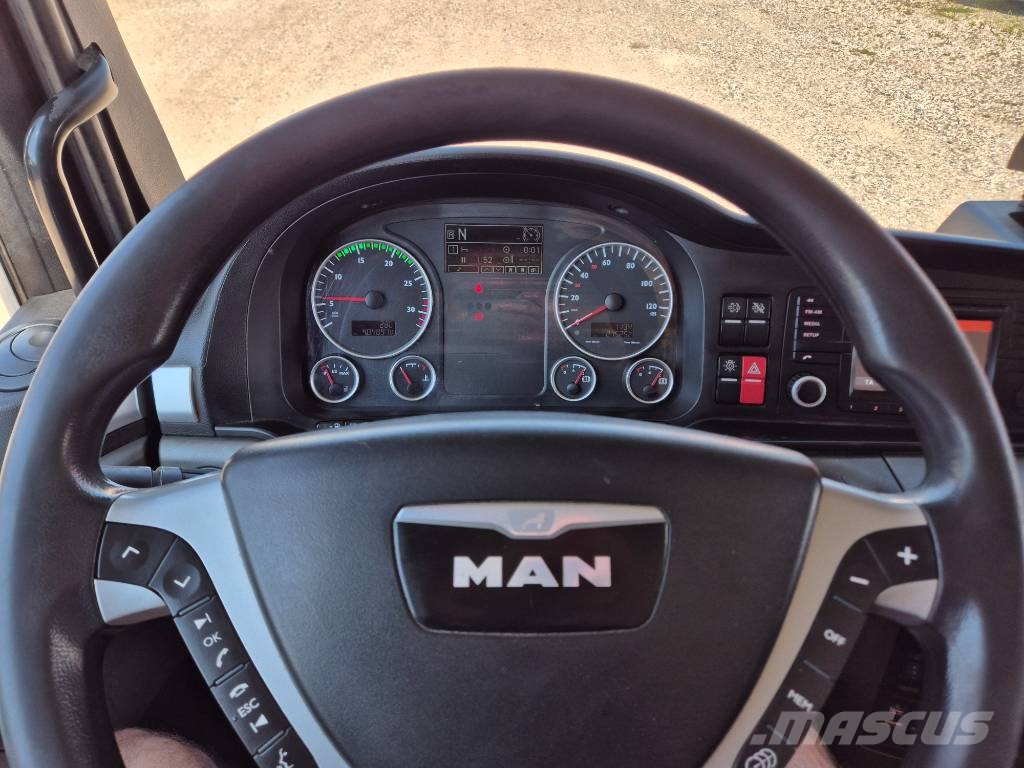 MAN TGM 26.290 6x2-4 //Lift// Nákladné vozidlá s bočnou zhrnovacou plachtou
