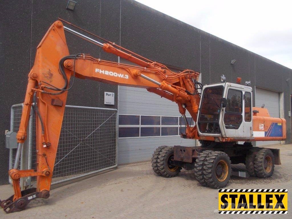 Hitachi 200W حفارات بعجل