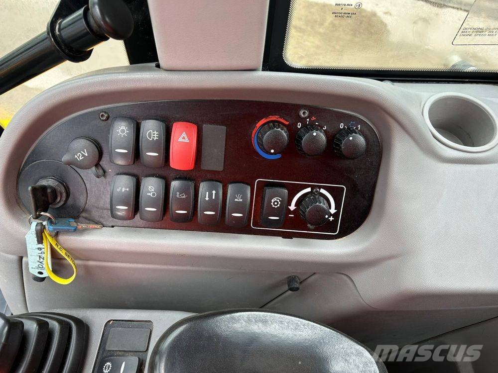 JCB TM 420 Сельскохозяйственные телескопические погрузчики