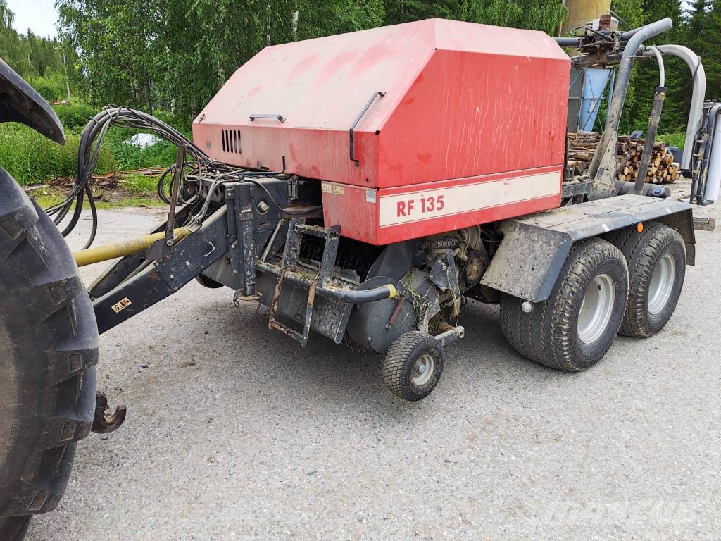 Vicon RF135 Rundballenpressen