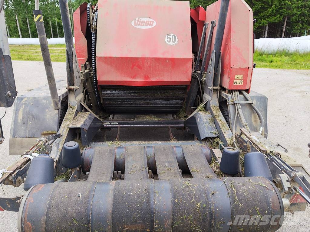 Vicon RF135 Rundballenpressen