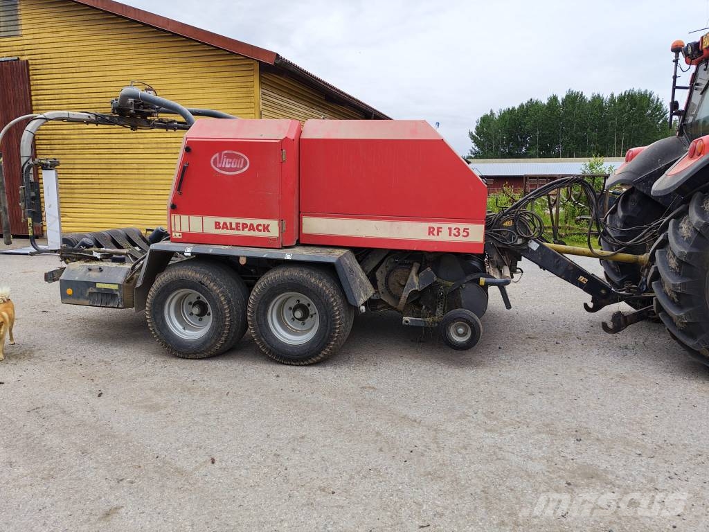 Vicon RF135 Rundballenpressen