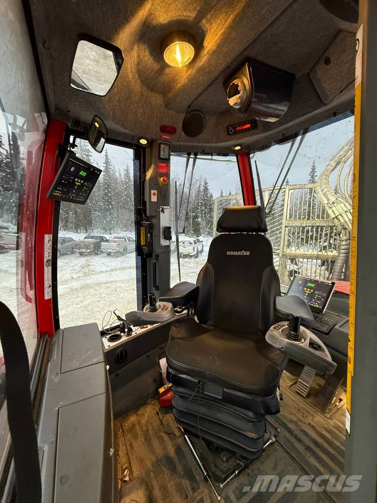 Komatsu 895 Forvarderi