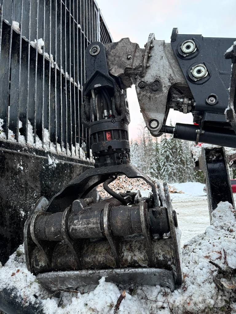 Komatsu 895 Forvarderi