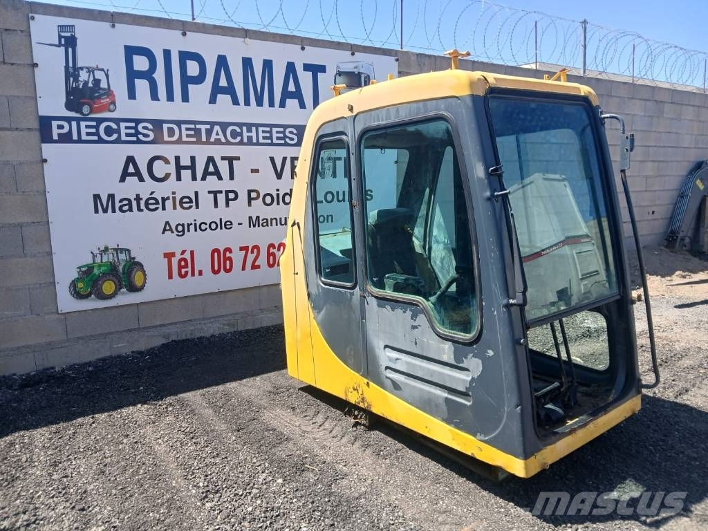 Komatsu PC 210 Kabine i unutrašnjost