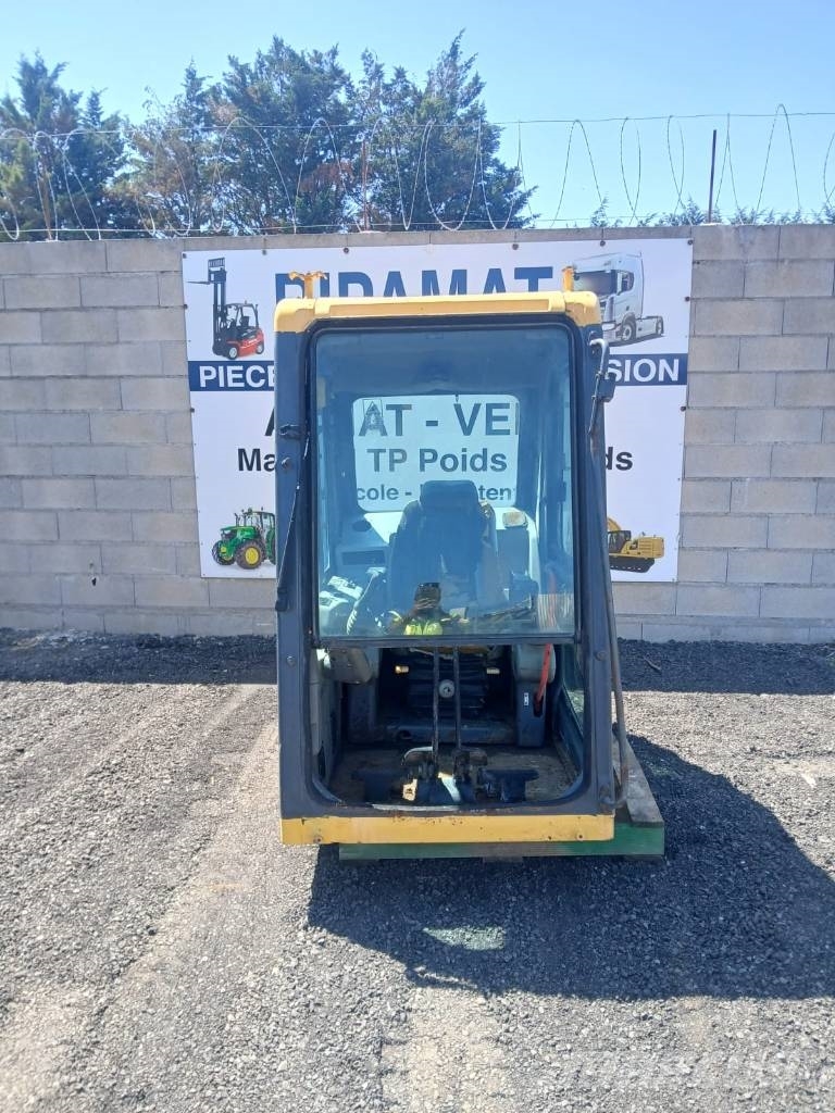 Komatsu PC 210 Kabine i unutrašnjost