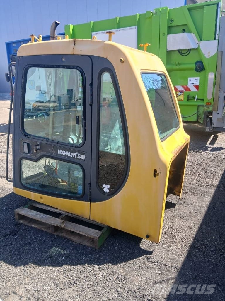 Komatsu PC 210 Kabine i unutrašnjost