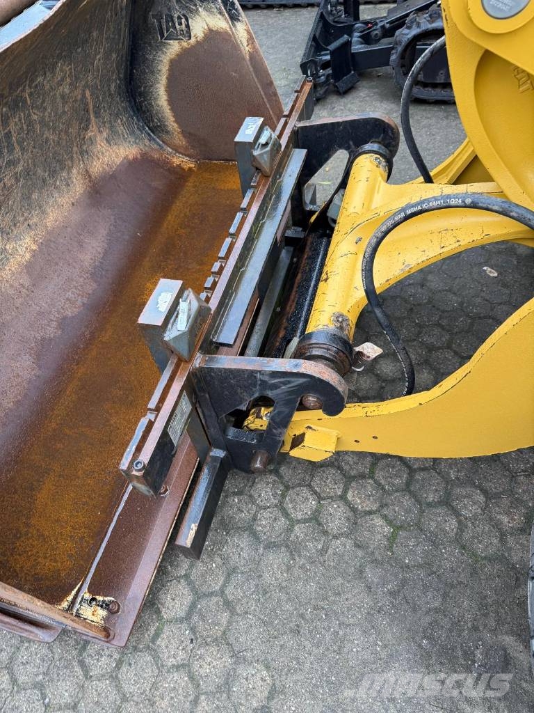 CAT 906 M Kolesni nakladalci