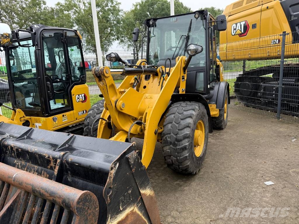 CAT 906 M Kolesni nakladalci