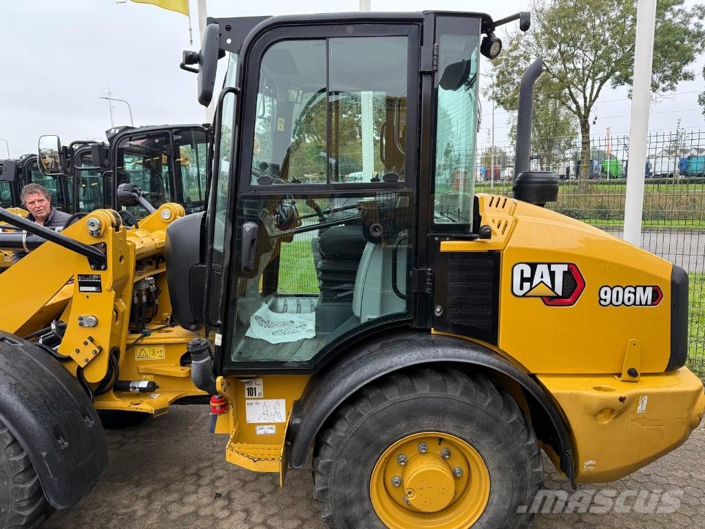 CAT 906 M Kolesni nakladalci