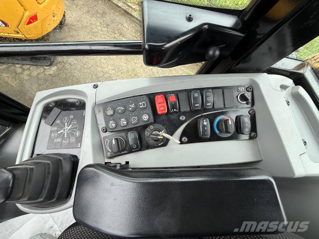 CAT 906 M Kolesni nakladalci