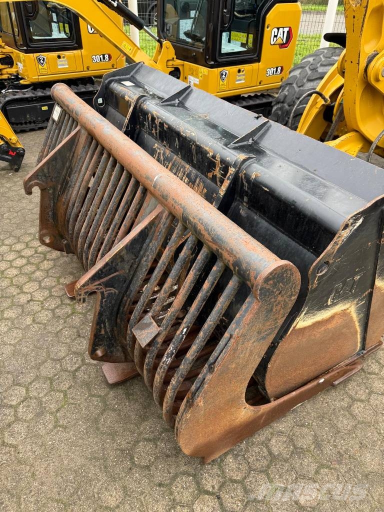 CAT 906 M Kolesni nakladalci