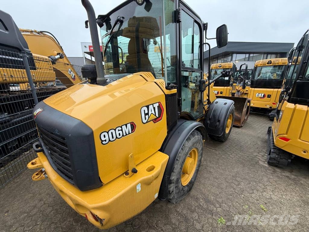 CAT 906 M Kolesni nakladalci
