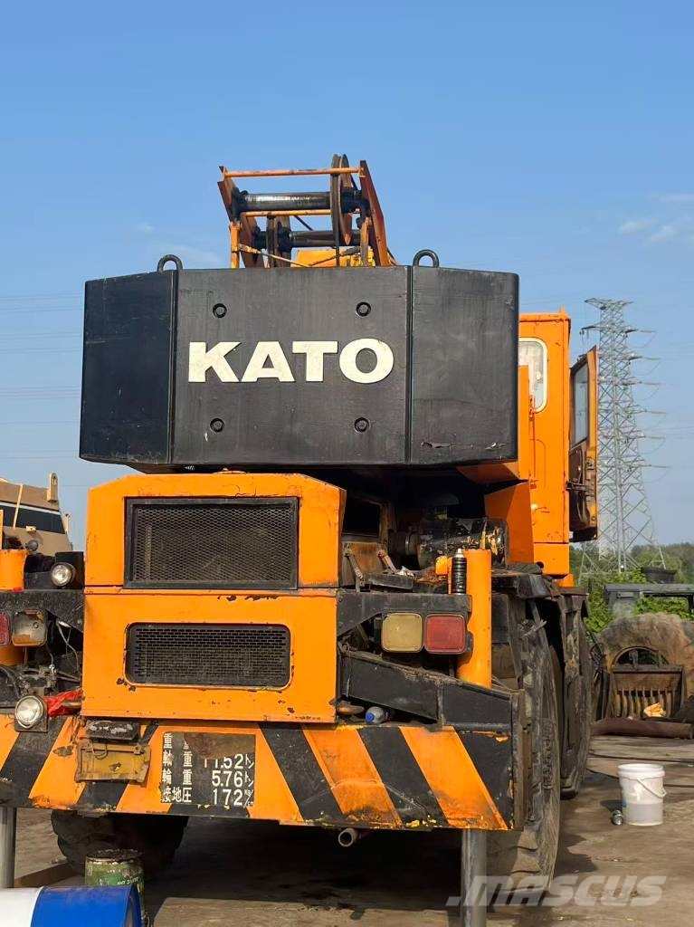 Kato 06 Compact self-propelled boom lifts