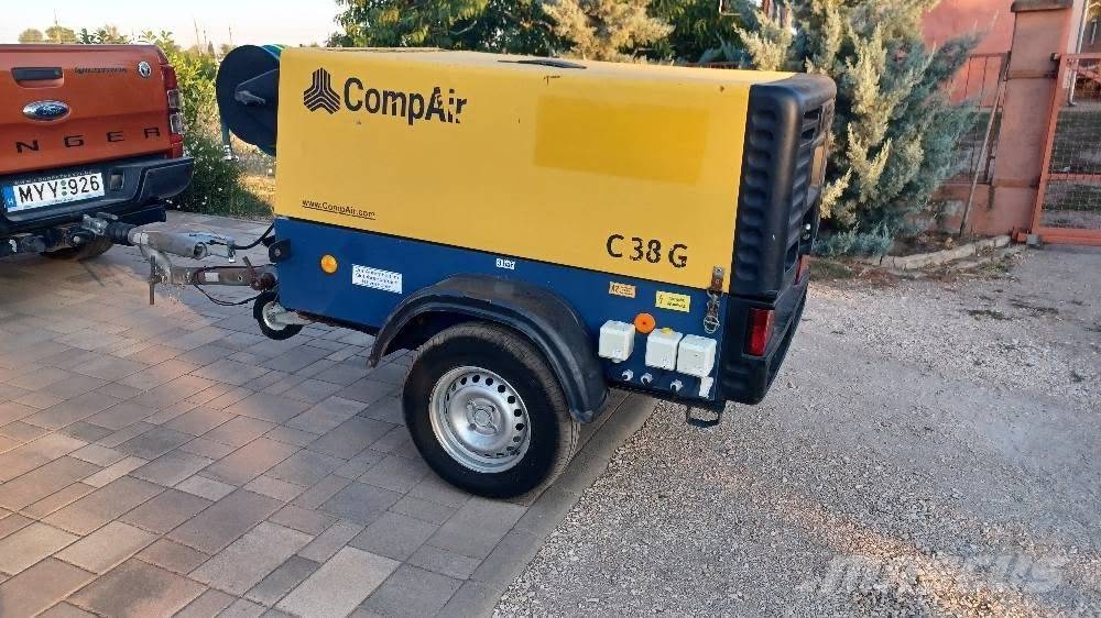 Compair C38 G12 csavarkompresszor + 8 KW-os agregátor Компресори
