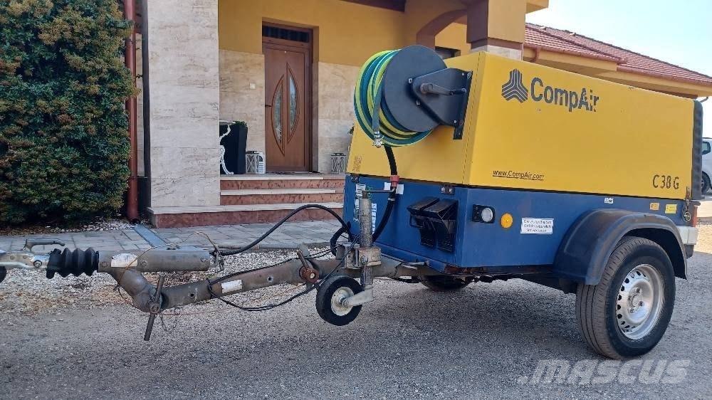 Compair C38 G12 csavarkompresszor + 8 KW-os agregátor Компресори
