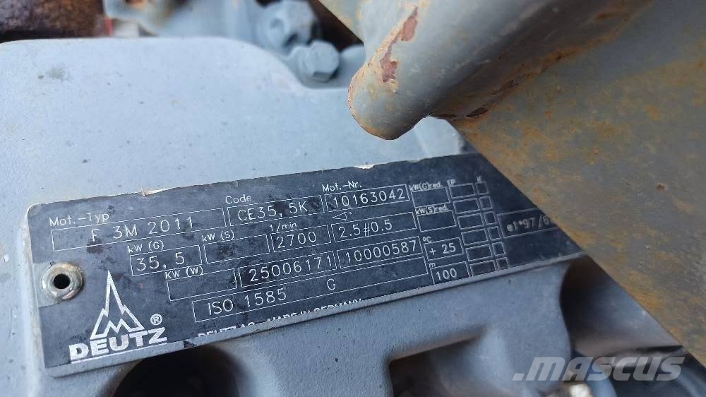 Compair C38 G12 csavarkompresszor + 8 KW-os agregátor Компресори