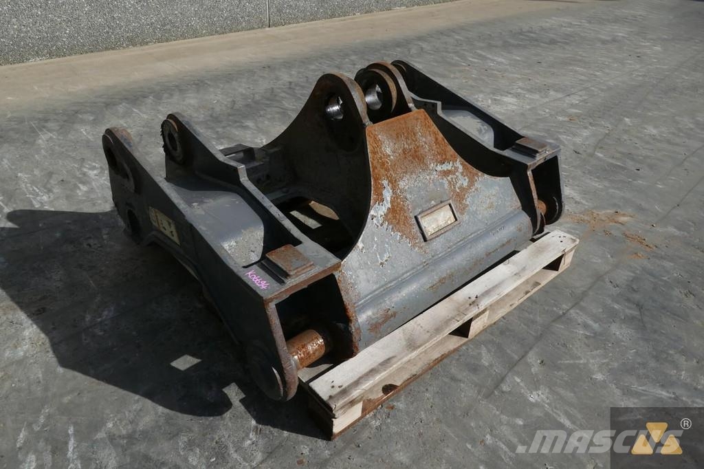 CAT 966/972 Quick coupler Brze spojke