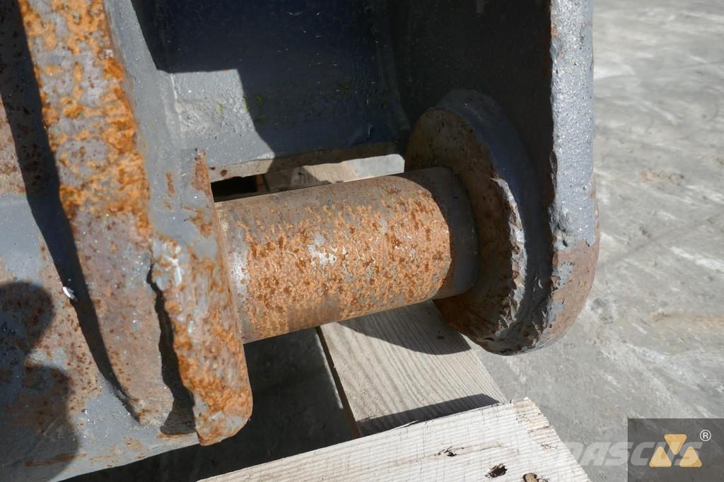 CAT 966/972 Quick coupler Brze spojke