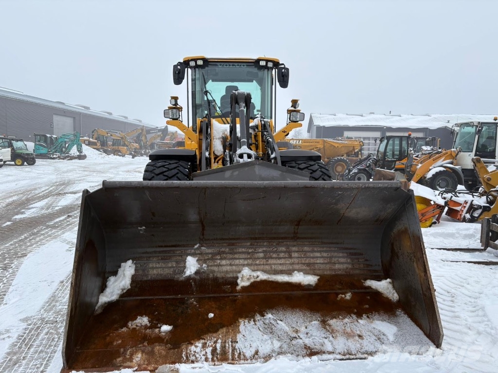 Volvo L 90 H / L90H Naudoti ratiniai krautuvai