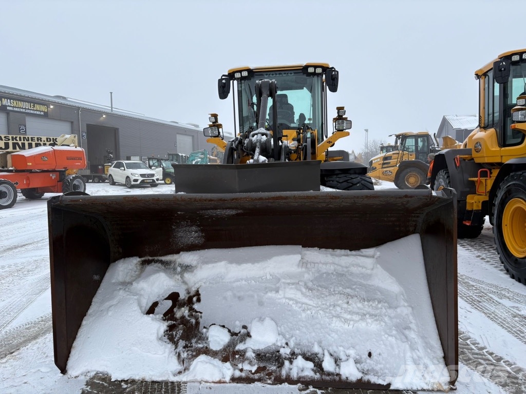 Volvo L 90 H / L90H Naudoti ratiniai krautuvai