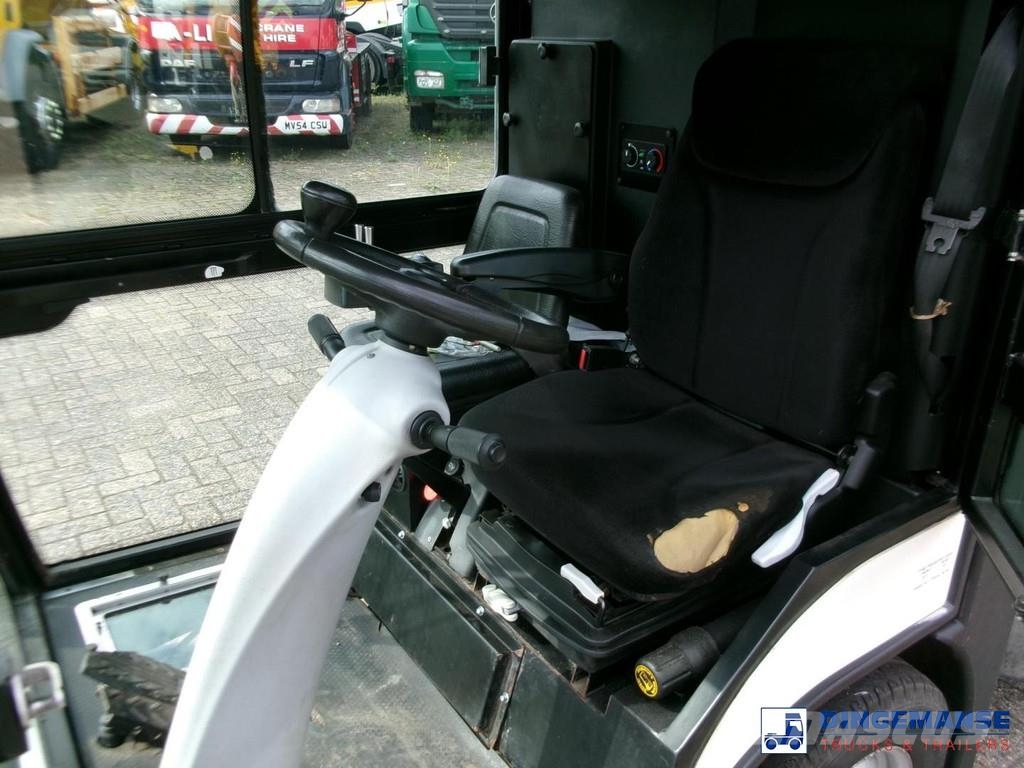 Boschung S2 street sweeper كناسات