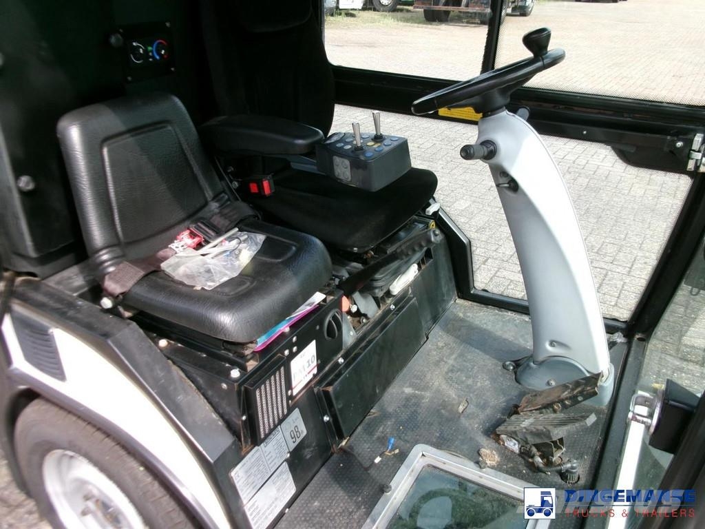 Boschung S2 street sweeper كناسات