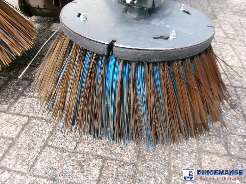 Boschung S2 street sweeper كناسات