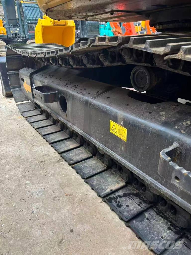 Komatsu PC 138 US حفارات زحافة