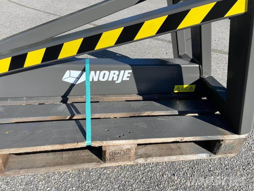 Norje Kranarm Manitou fäste 2-3,3m 1900-1150kg Övriga