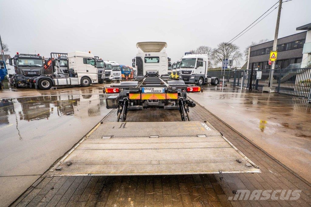 Renault D19 WIDE 320 DXI + DHOLLANDIA 2T. Camiones desmontables