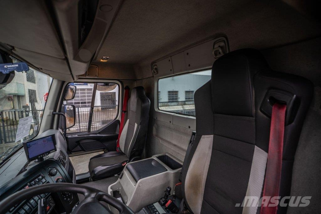 Renault D19 WIDE 320 DXI + DHOLLANDIA 2T. Camiones desmontables