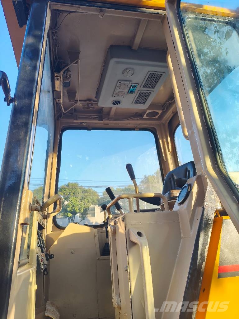CAT D 5 C Buldožerji goseničarji