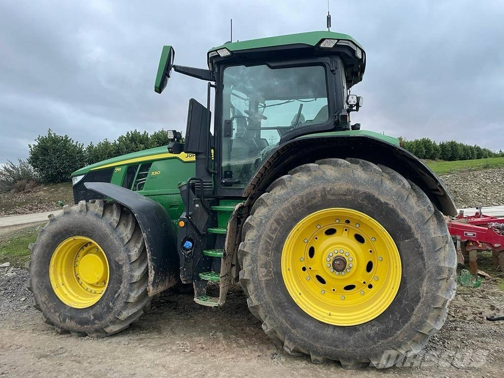 John Deere 7R 330 Tractoare