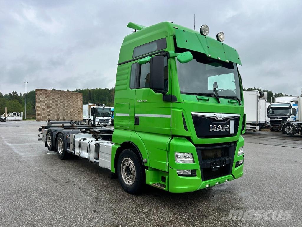 MAN TGX26.480 6x2*4 EURO6 + RETARDER + BDF 20ft Camiones portacontenedores