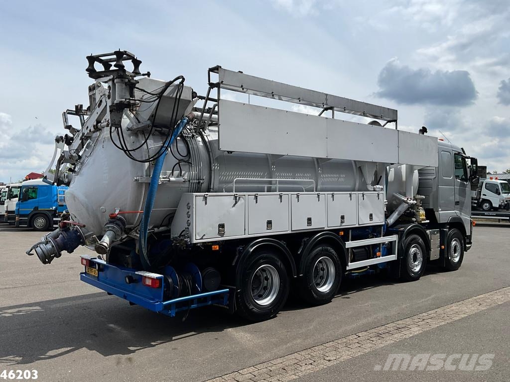 Volvo FH 390 8x4 kolkenzuiger Camiones aspiradores/combi