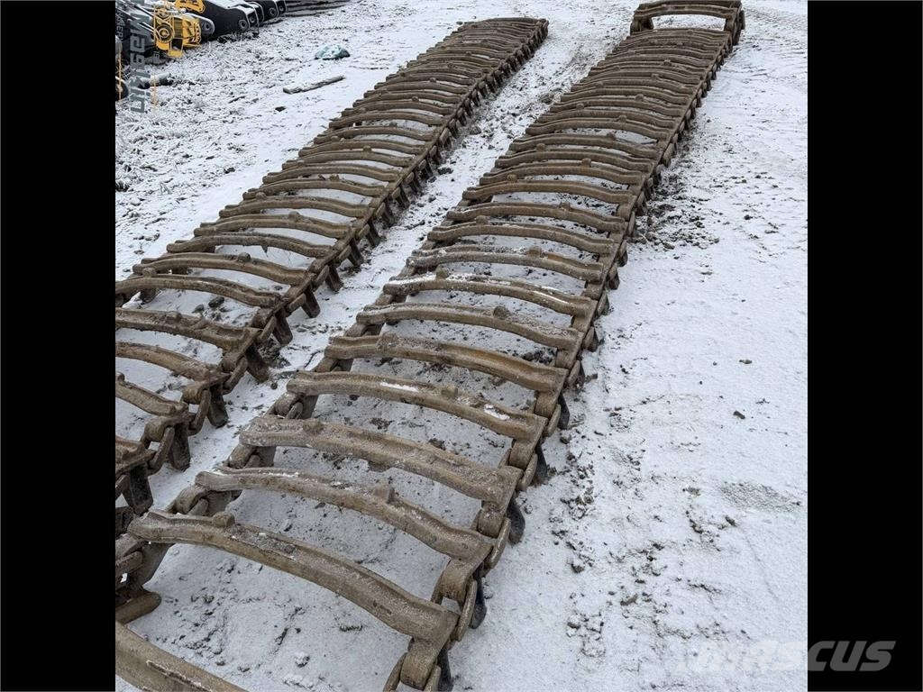 XL Traction UNI 710/45x26,5 Used/Beg Lánctalpak, láncok és futóművek