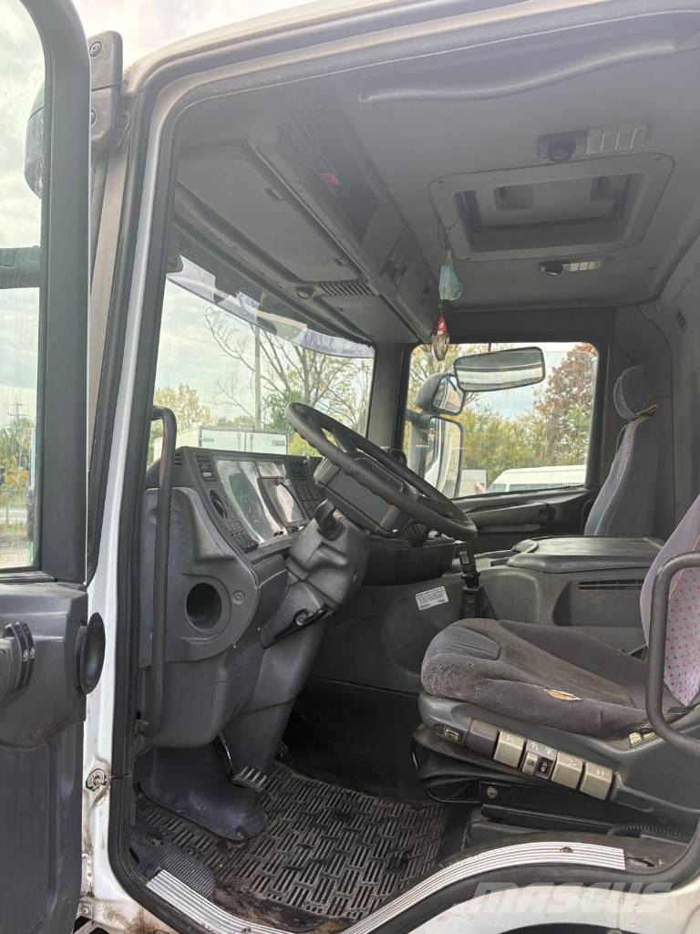 Scania P94 260 4x2 Platós / Ponyvás teherautók
