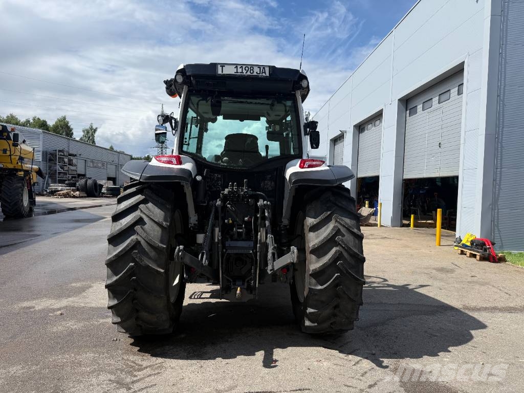 Valtra A115 Tractores