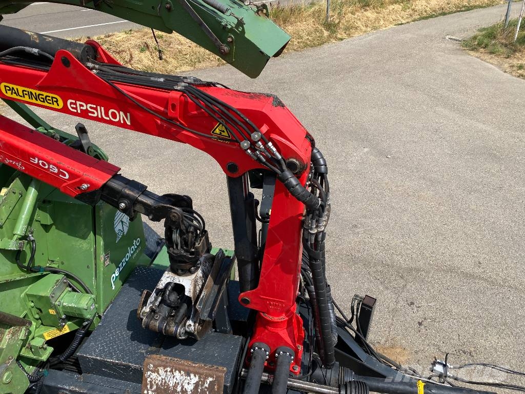 Pezzolato PTH 900/PALFINGER C60F86 endommagé ウッドチッパー