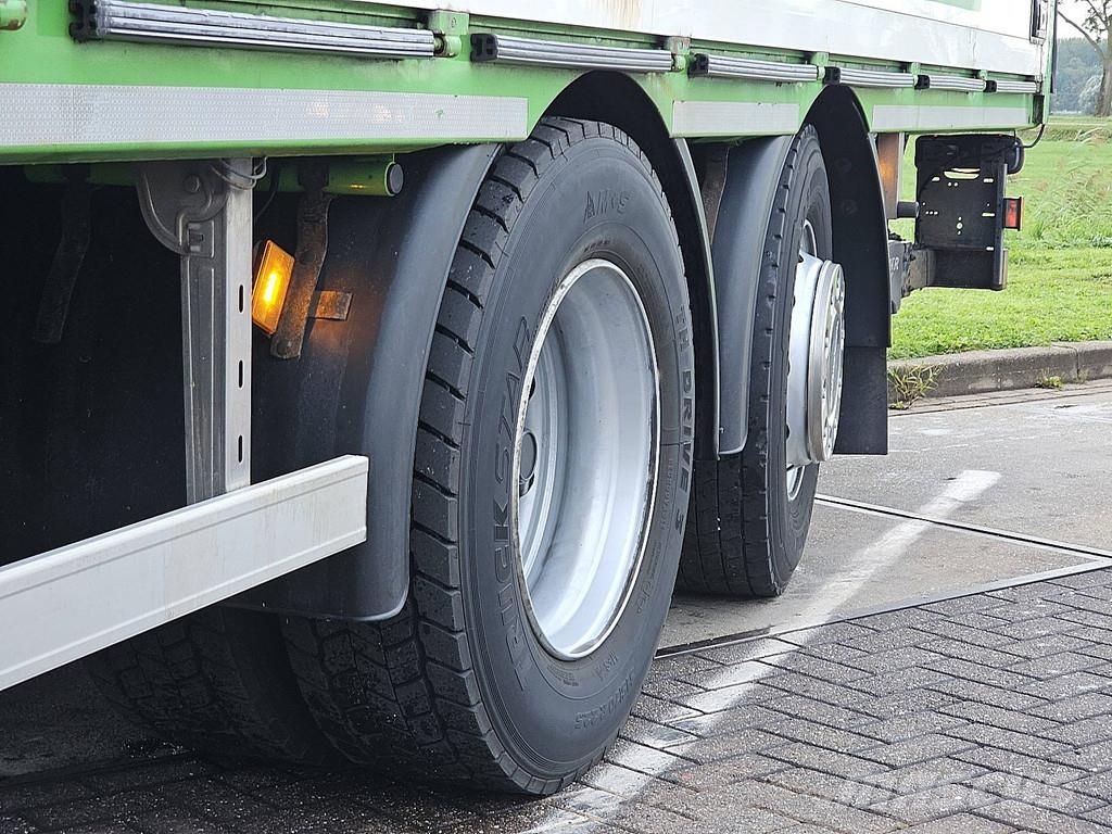 Scania P360 6x2*4 Camiones caja cerrada