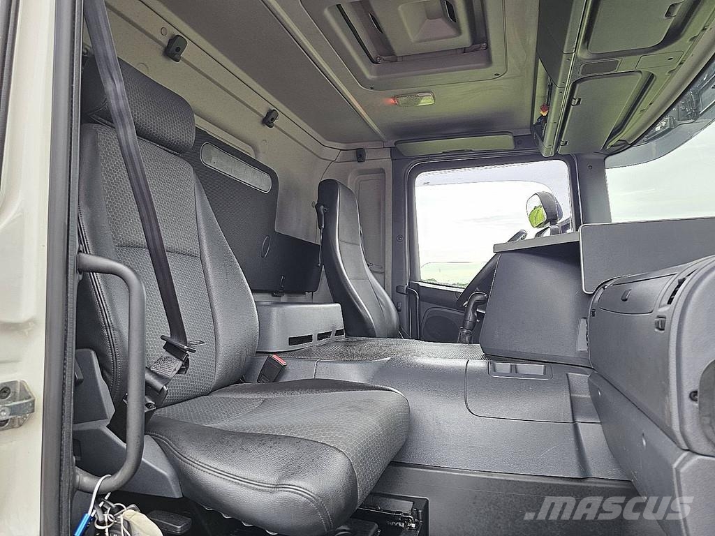 Scania P360 6x2*4 Camiones caja cerrada