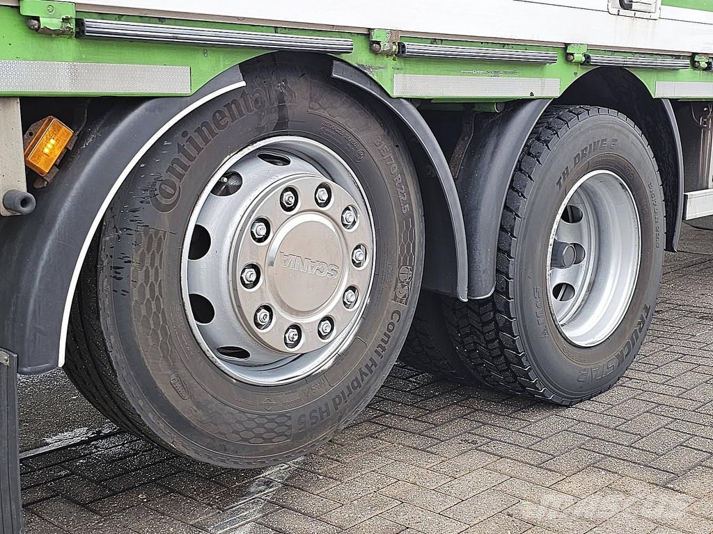 Scania P360 6x2*4 Camiones caja cerrada