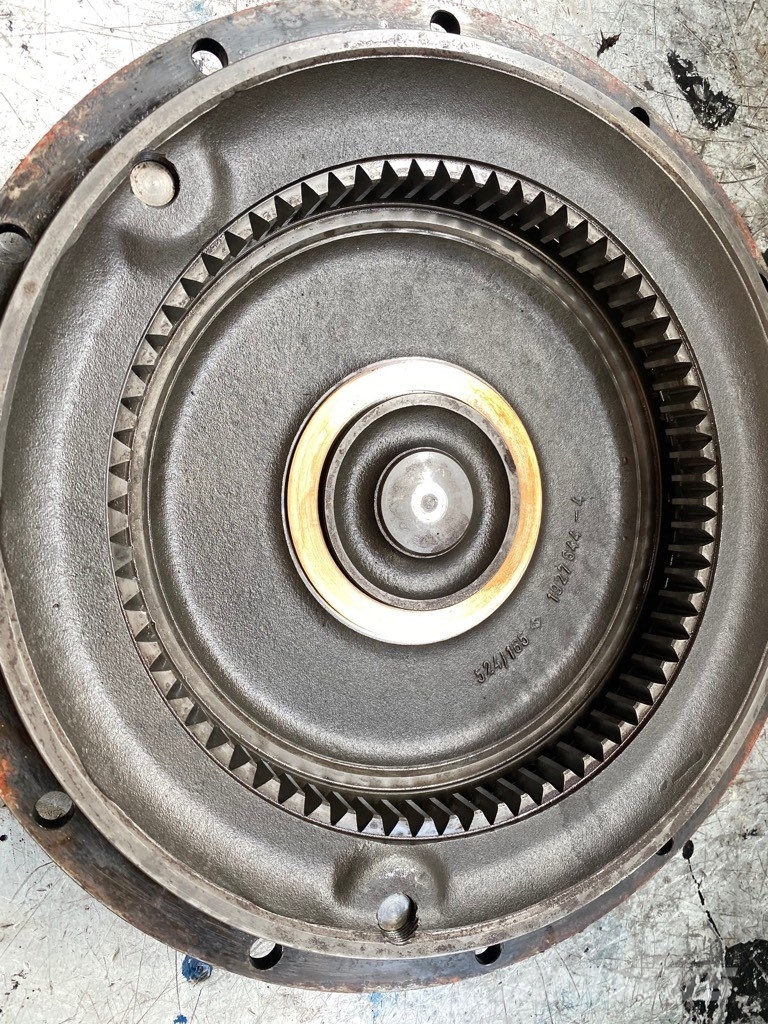 O&K USED FINAL DRIVE 24X24 NUMBER OF MOUNTING SCREWS Převodovka