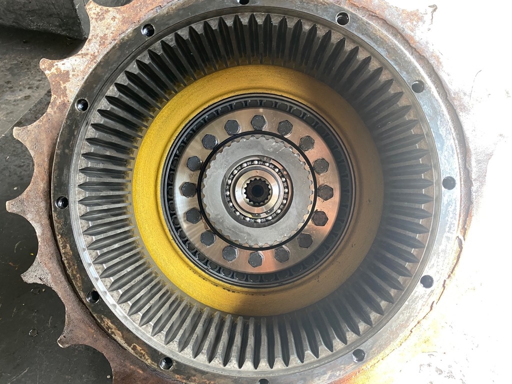 O&K USED FINAL DRIVE 24X24 NUMBER OF MOUNTING SCREWS Převodovka