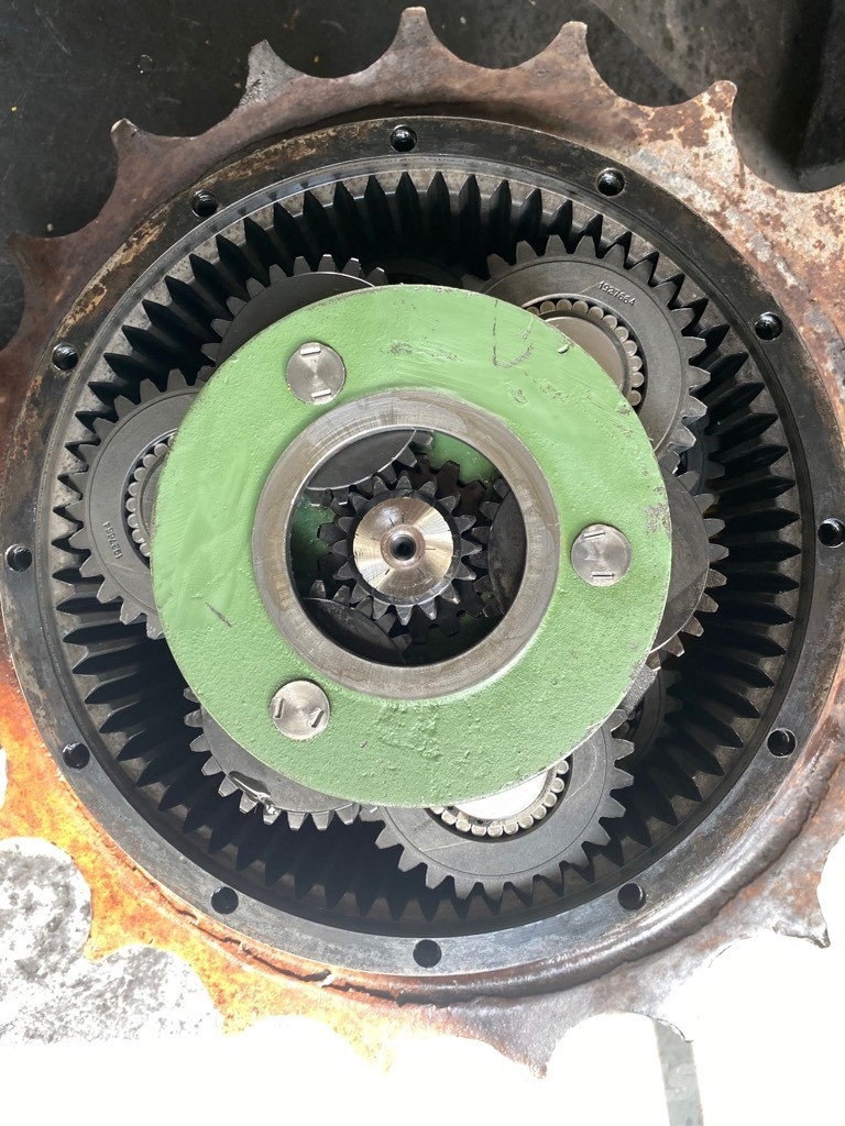 O&K USED FINAL DRIVE 24X24 NUMBER OF MOUNTING SCREWS Převodovka