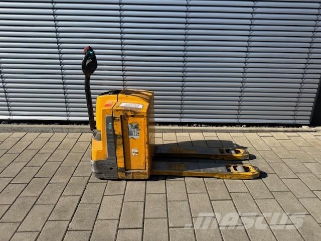 Jungheinrich EJE 220 Pedestrian stackers