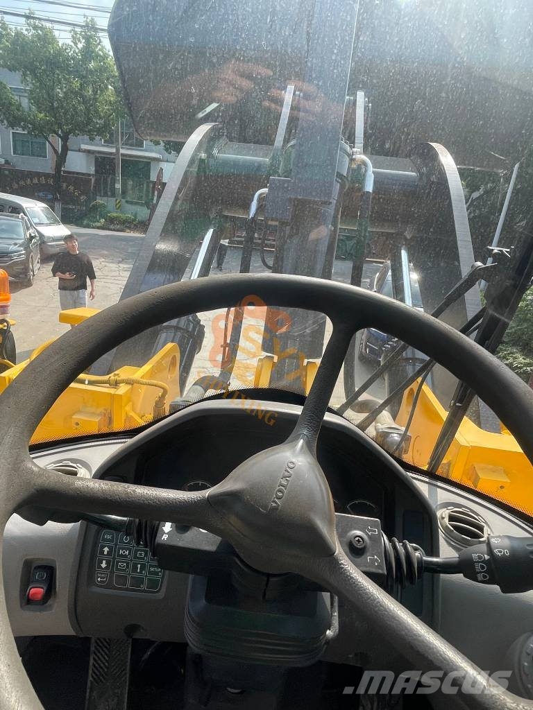 Volvo L 120 G Gumikerekes homlokrakodók