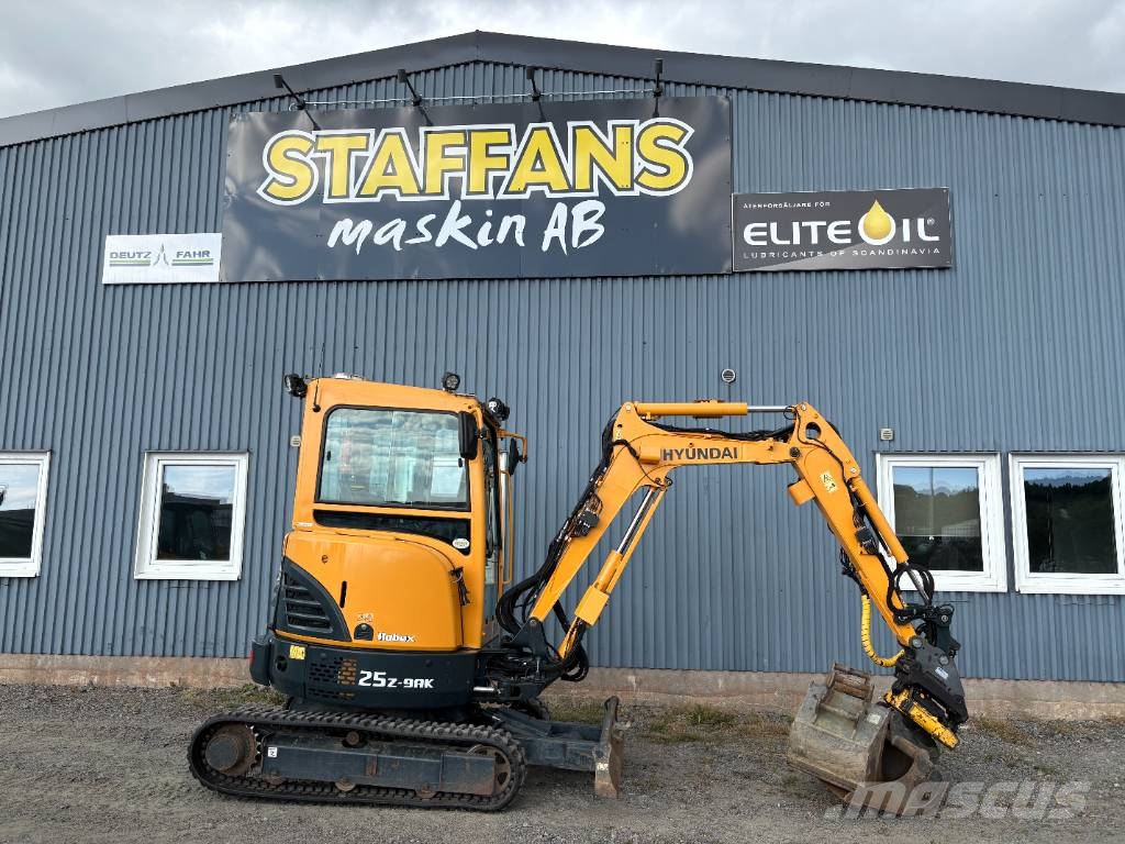 Hyundai R25Z-AK, Lång sticka Miniexcavadoras