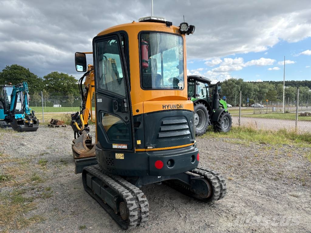 Hyundai R25Z-AK, Lång sticka Miniexcavadoras